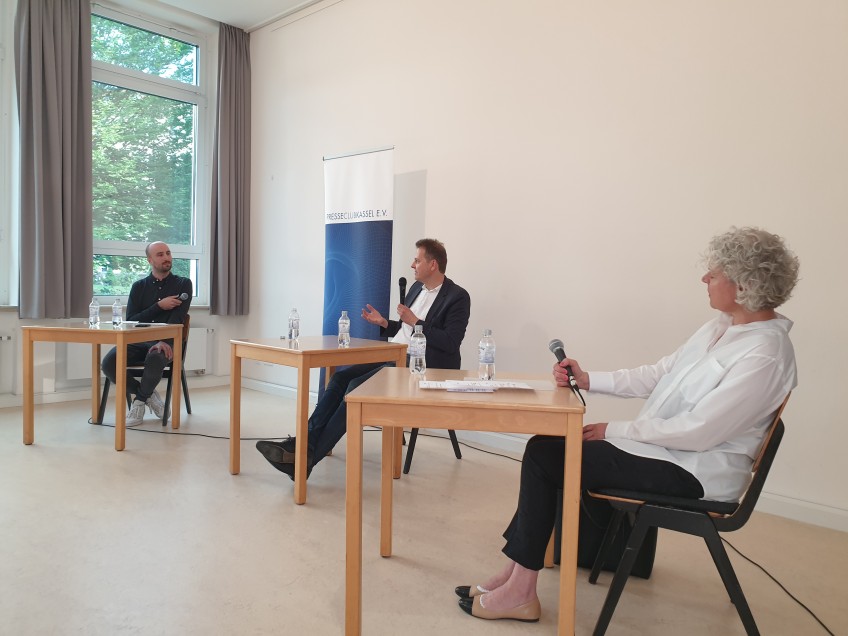 Prof. Dr. Michael Butter: Krude Verschwörungstheorien erleben Hochkonjunktur