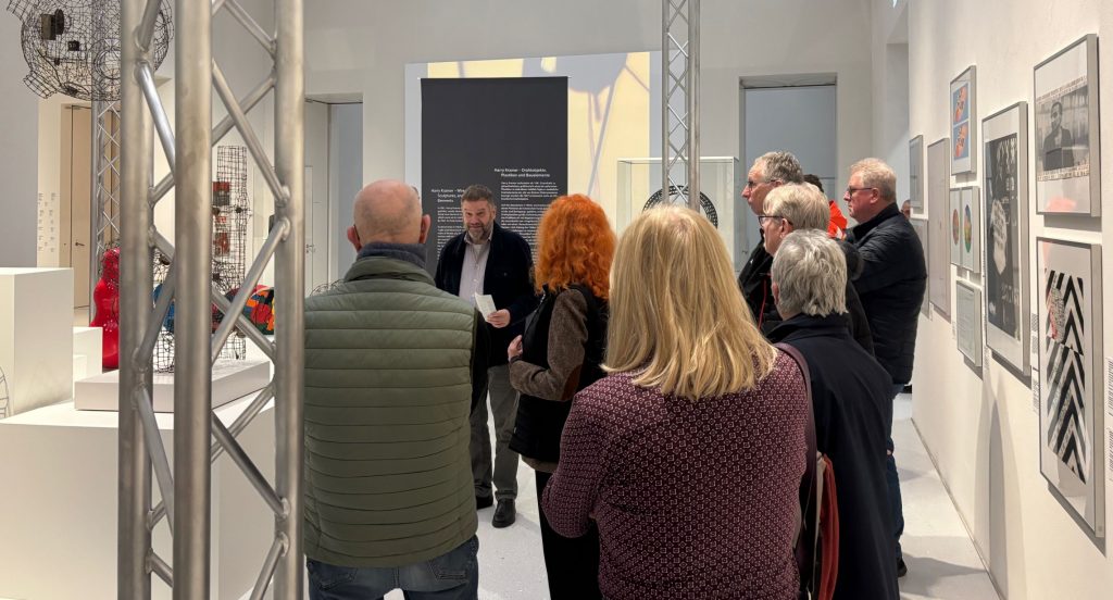 Führung zu der Ausstellung „In Bewegung. Harry Kramer, Kassel und die documenta“